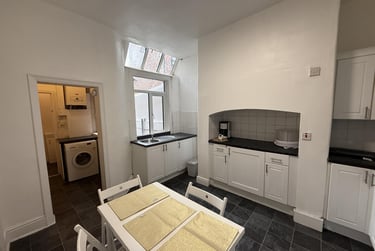 4 bed flat, Berkeley Avenue, Longsight, Manchester, M145DN - Image 4